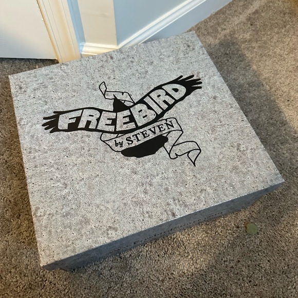 Freebird Joey, Stone Croco, size 9 - Picture 3 of 8